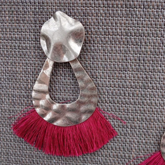 👠💋Huge Red Tassel 💛 Earrings 🎀 - Picture 3 of 8